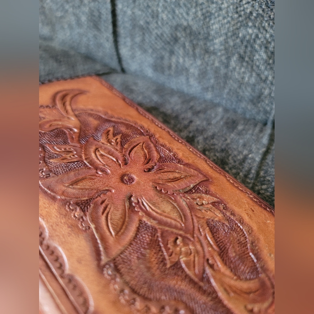 Vintage Mexican Hand Tooled Whipstitch Floral Leather Wallet - Picture 3 of 14